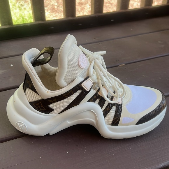 Louis Vuitton LV Archlight Sneaker - Picture 4 of 9